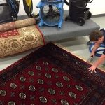 How can a prayer mat be cleaned?